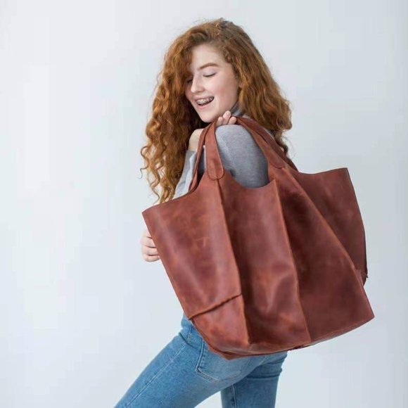 Spacious Vintage-Inspired Vegan Tote Bag for Effortless Style and Functionality - Picture 1 of 4